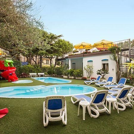 Hotel Manzoni Lido di Jesolo Eksteriør billede