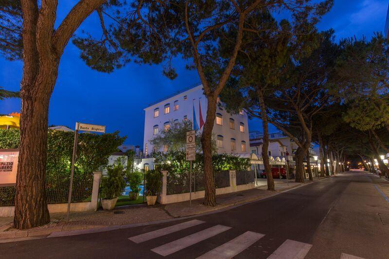 Hotel Manzoni Lido di Jesolo Eksteriør billede