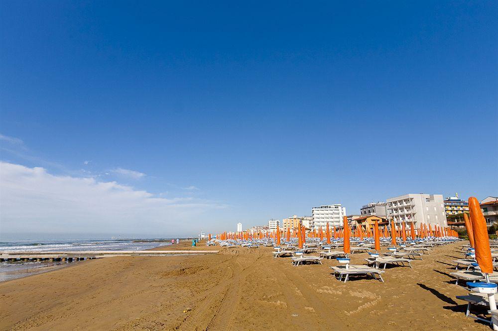 Hotel Manzoni Lido di Jesolo Eksteriør billede