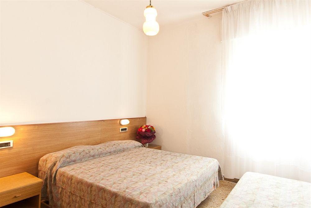 Hotel Manzoni Lido di Jesolo Eksteriør billede