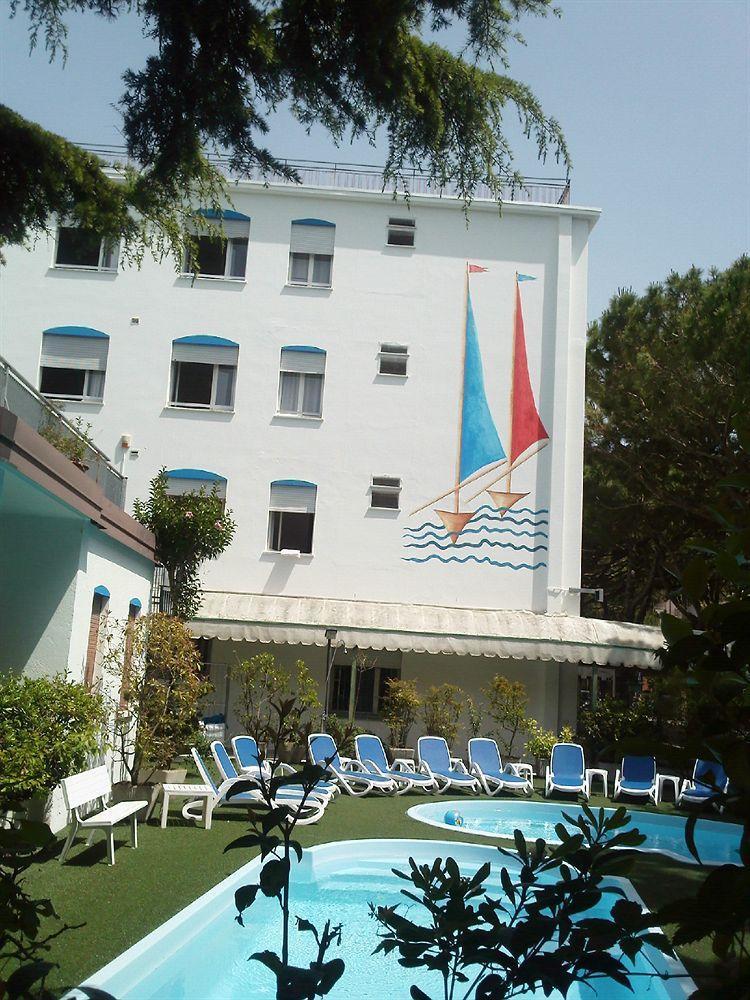 Hotel Manzoni Lido di Jesolo Eksteriør billede