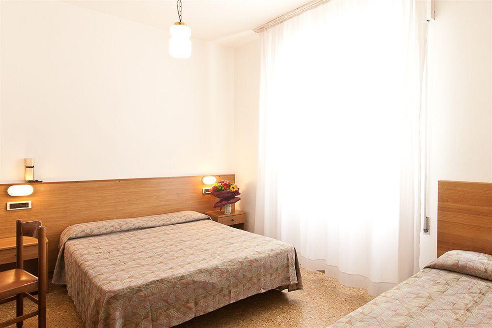 Hotel Manzoni Lido di Jesolo Eksteriør billede