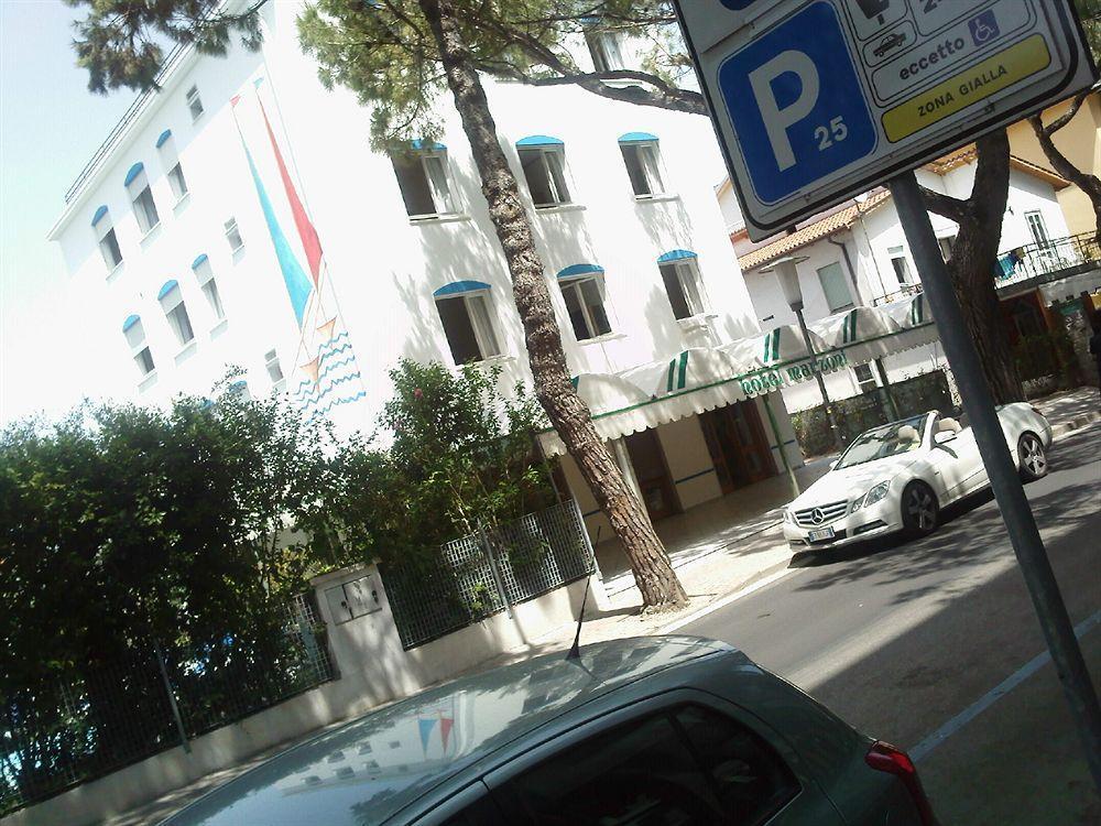 Hotel Manzoni Lido di Jesolo Eksteriør billede