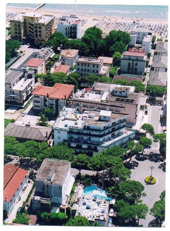 Hotel Manzoni Lido di Jesolo Eksteriør billede
