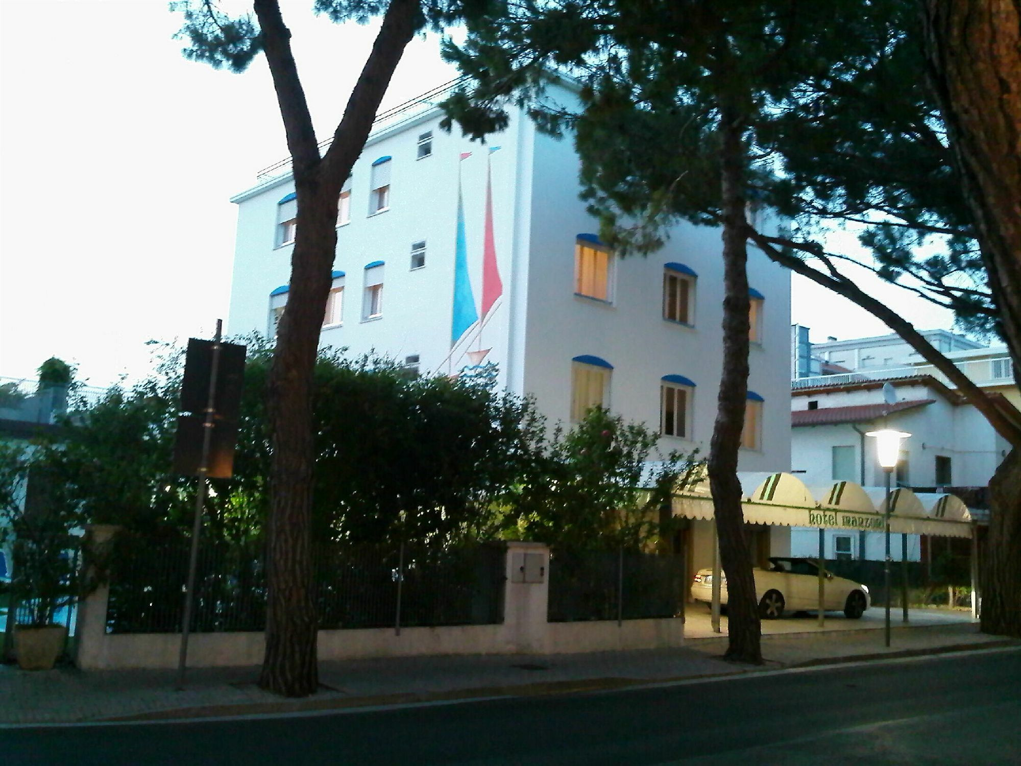 Hotel Manzoni Lido di Jesolo Eksteriør billede